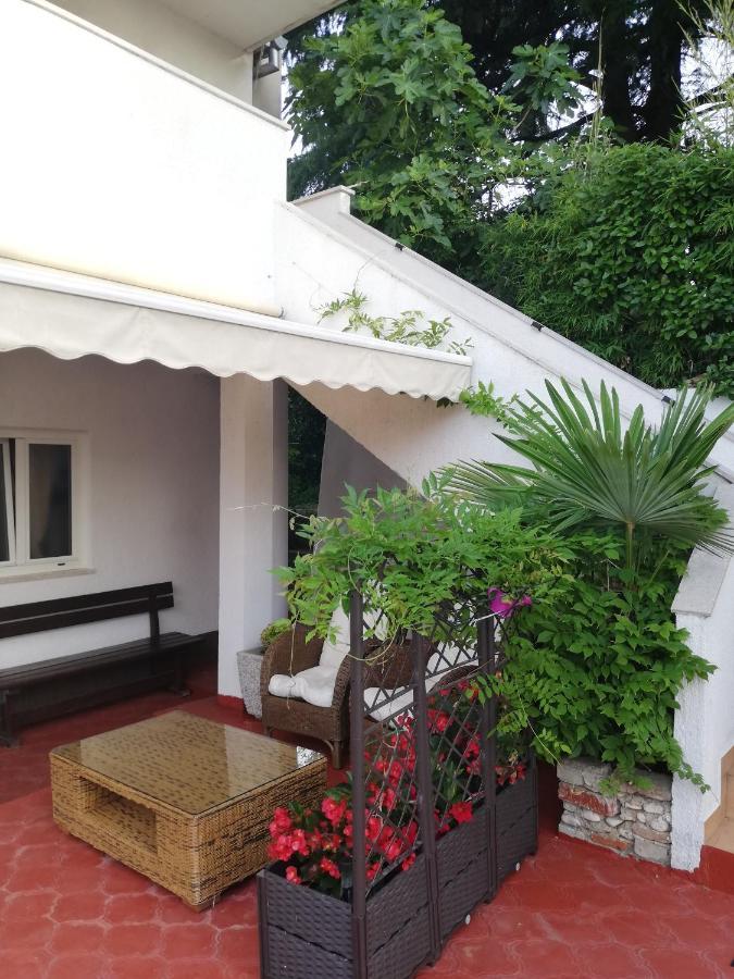 Apartments Poretti For 2,In Center Parking Free In The Yard,6 Min Beach Walk 로비니 외부 사진