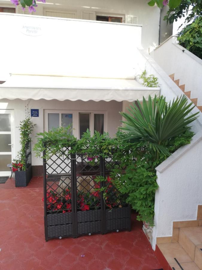 Apartments Poretti For 2,In Center Parking Free In The Yard,6 Min Beach Walk 로비니 외부 사진