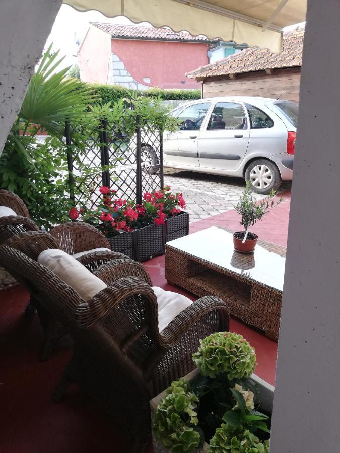 Apartments Poretti For 2,In Center Parking Free In The Yard,6 Min Beach Walk 로비니 외부 사진