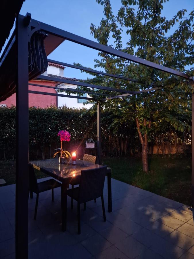 Apartments Poretti For 2,In Center Parking Free In The Yard,6 Min Beach Walk 로비니 외부 사진