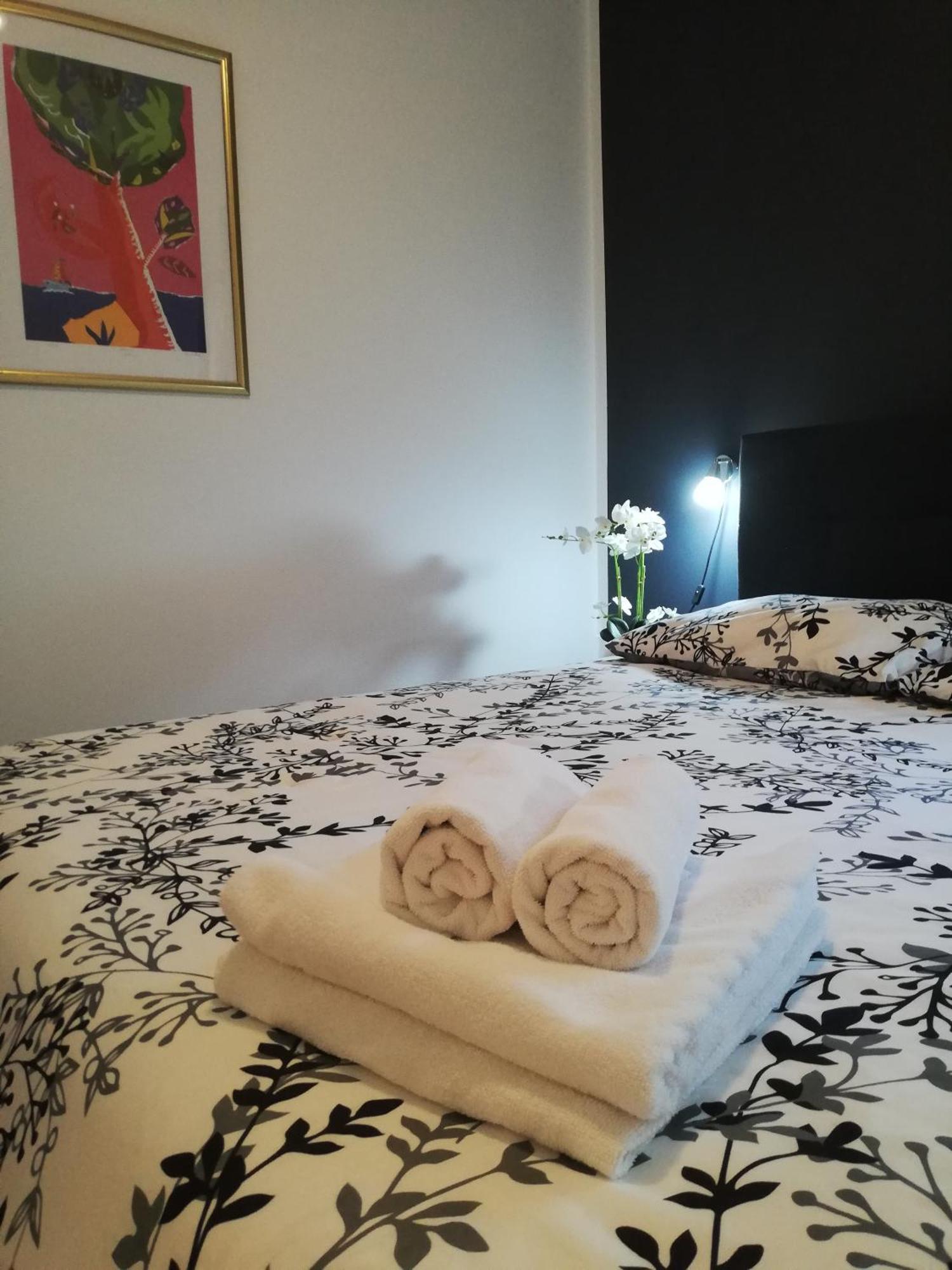 Apartments Poretti For 2,In Center Parking Free In The Yard,6 Min Beach Walk 로비니 외부 사진
