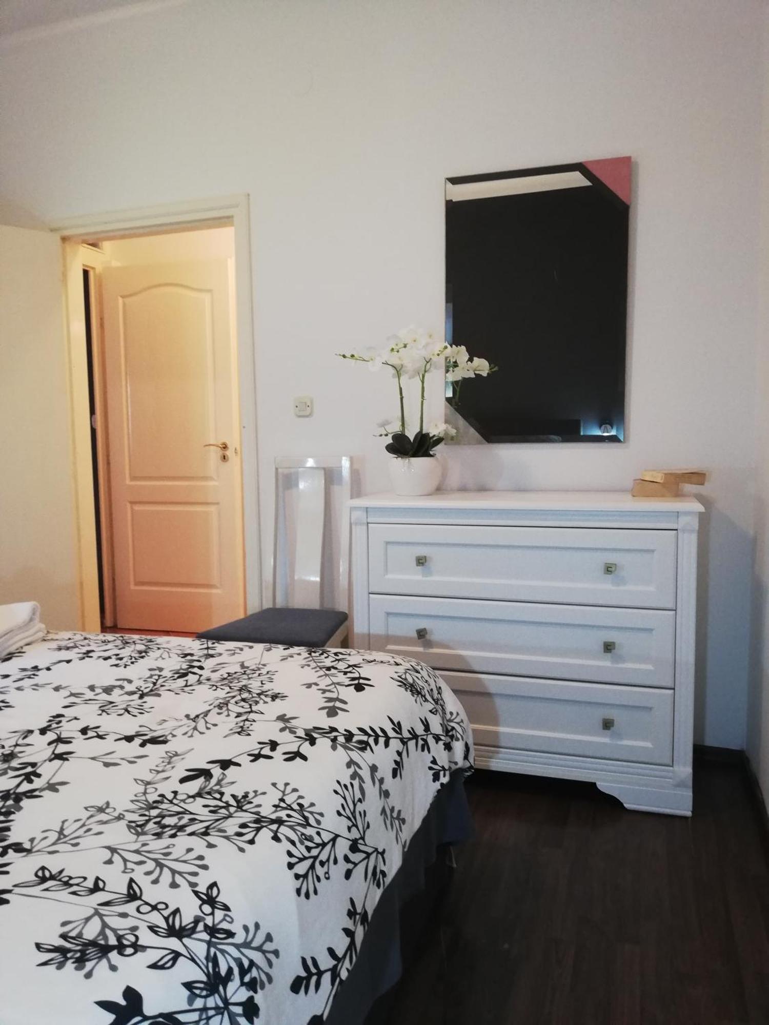 Apartments Poretti For 2,In Center Parking Free In The Yard,6 Min Beach Walk 로비니 외부 사진