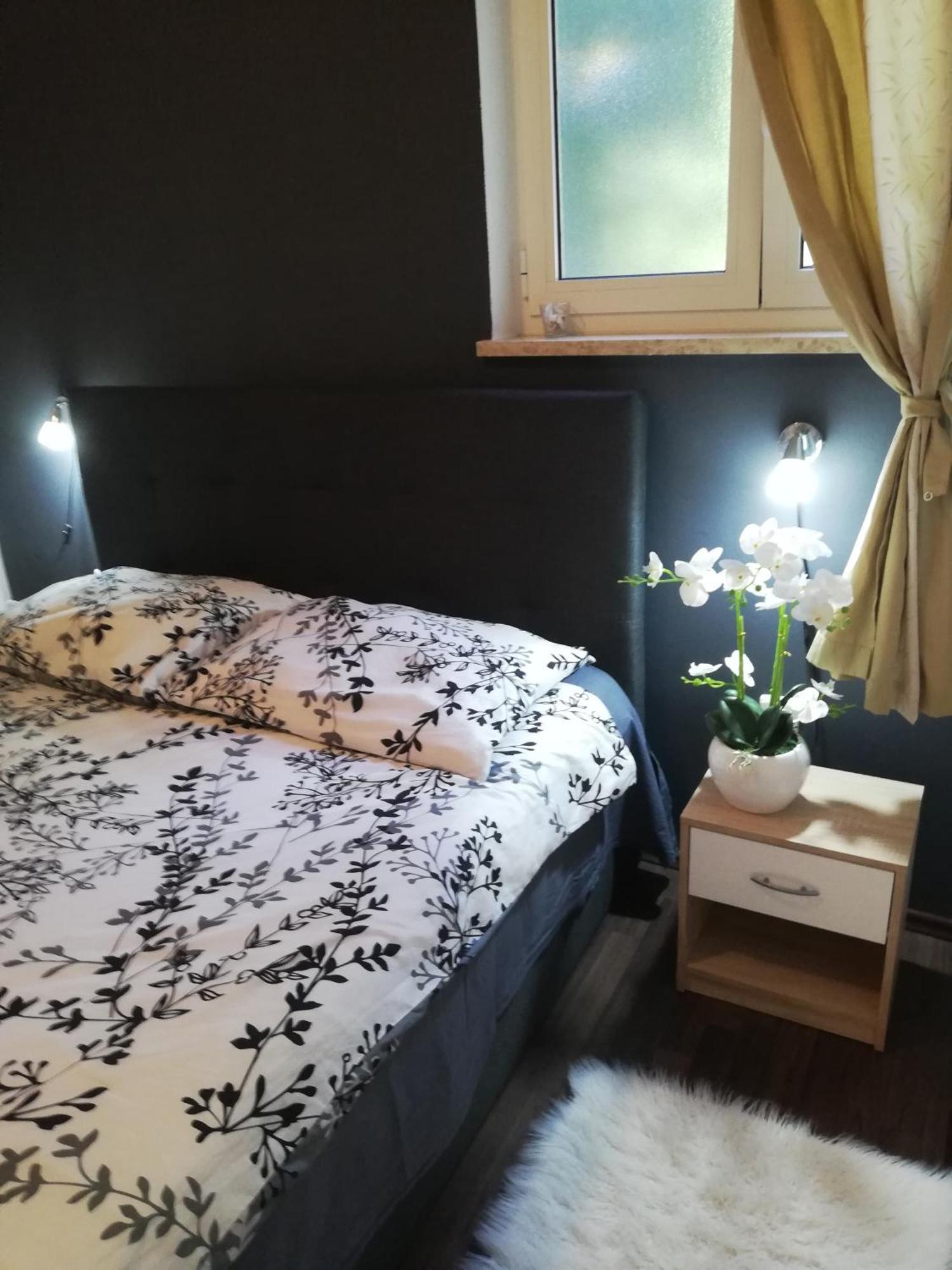 Apartments Poretti For 2,In Center Parking Free In The Yard,6 Min Beach Walk 로비니 외부 사진