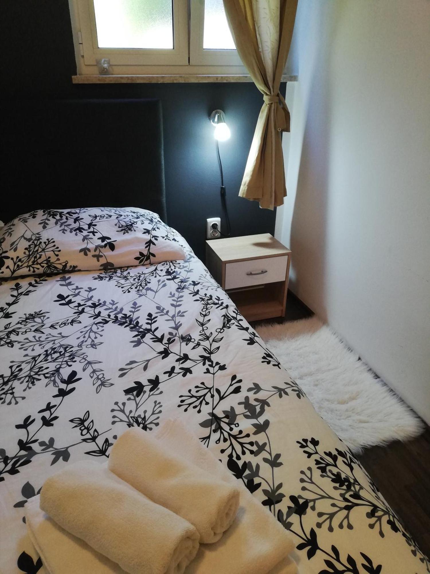 Apartments Poretti For 2,In Center Parking Free In The Yard,6 Min Beach Walk 로비니 외부 사진