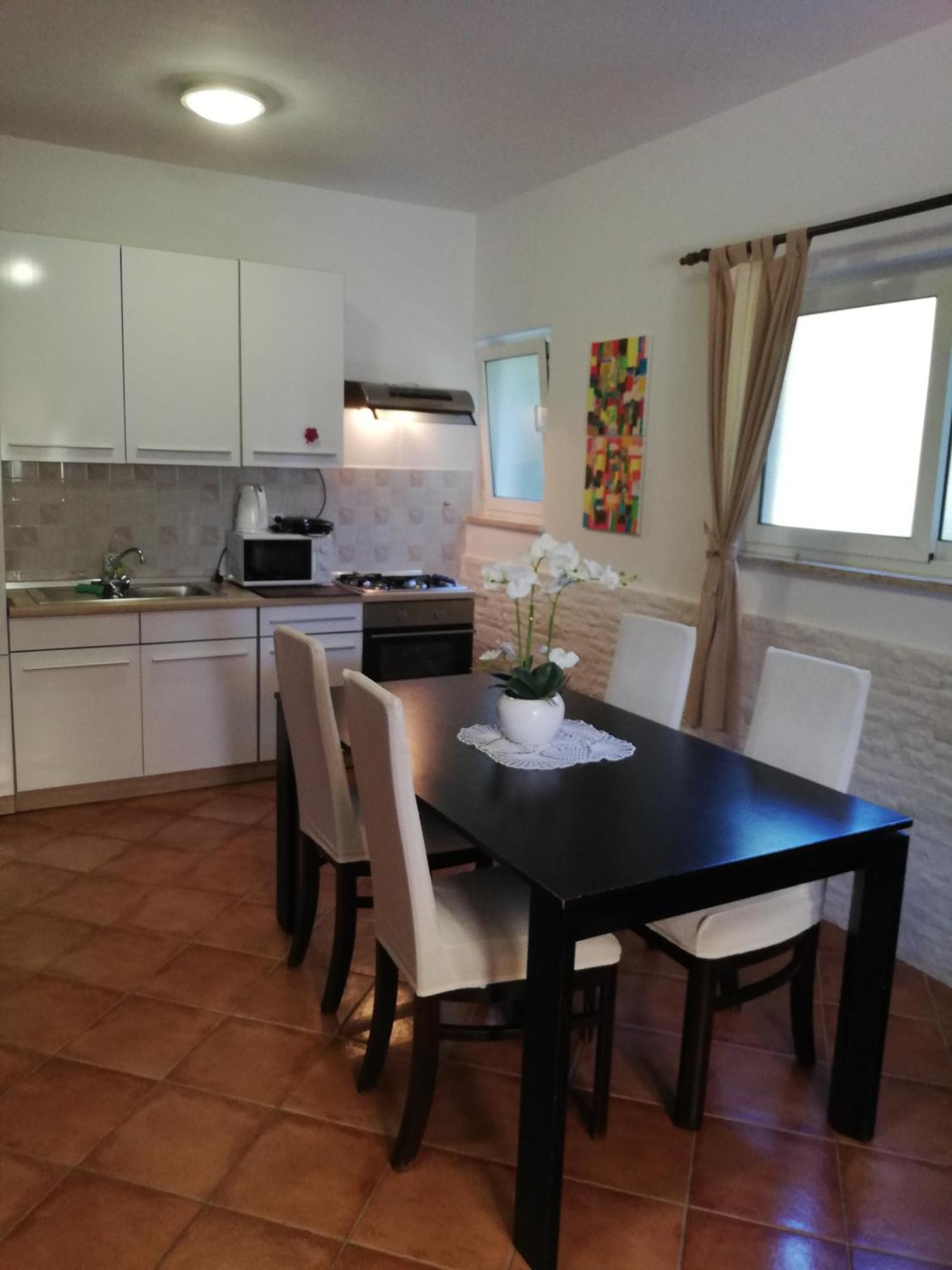 Apartments Poretti For 2,In Center Parking Free In The Yard,6 Min Beach Walk 로비니 외부 사진