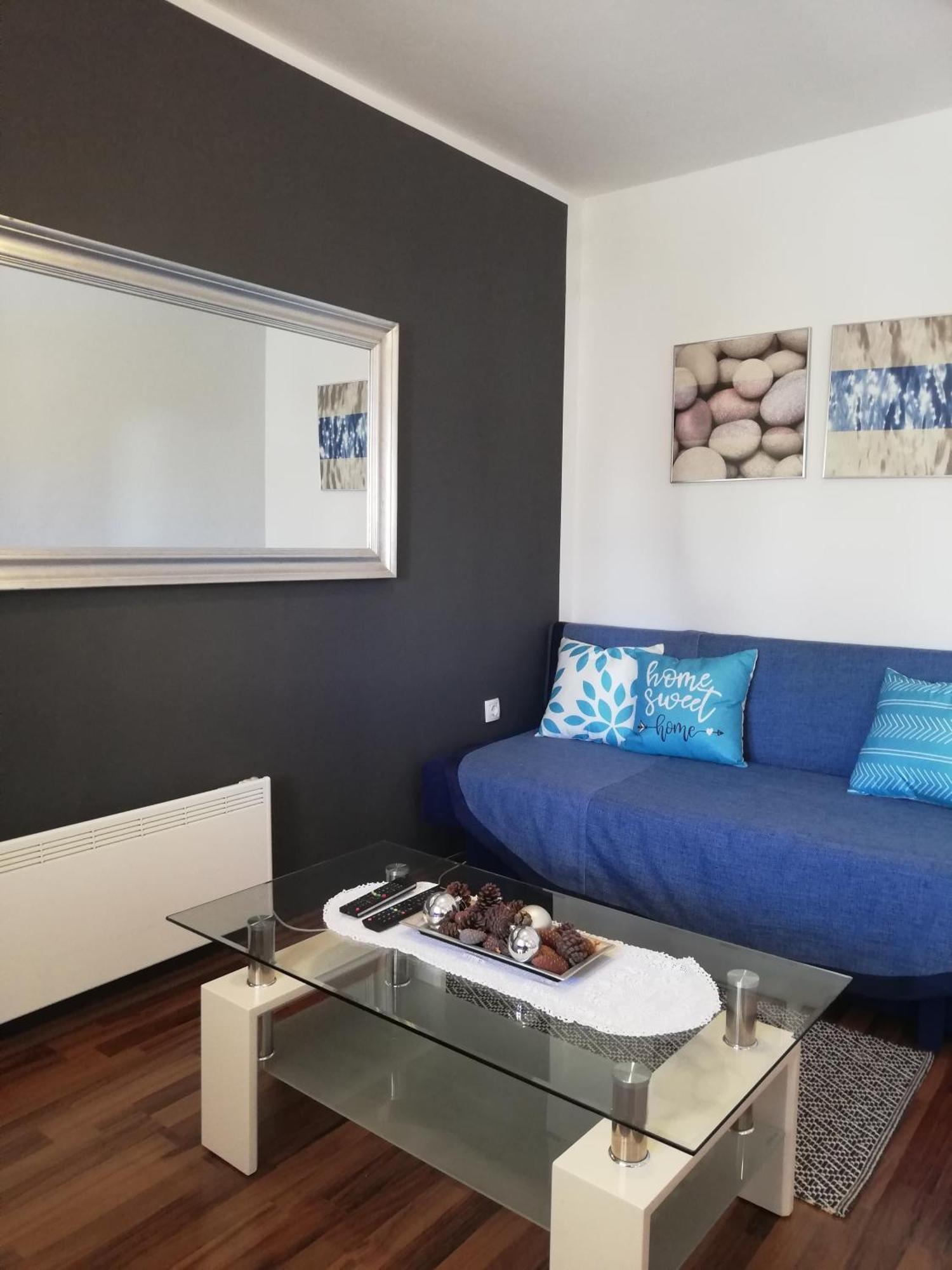 Apartments Poretti For 2,In Center Parking Free In The Yard,6 Min Beach Walk 로비니 외부 사진
