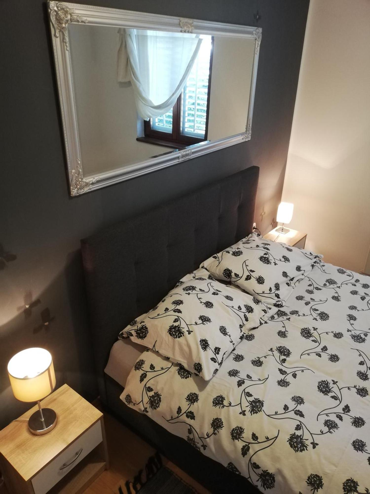 Apartments Poretti For 2,In Center Parking Free In The Yard,6 Min Beach Walk 로비니 외부 사진