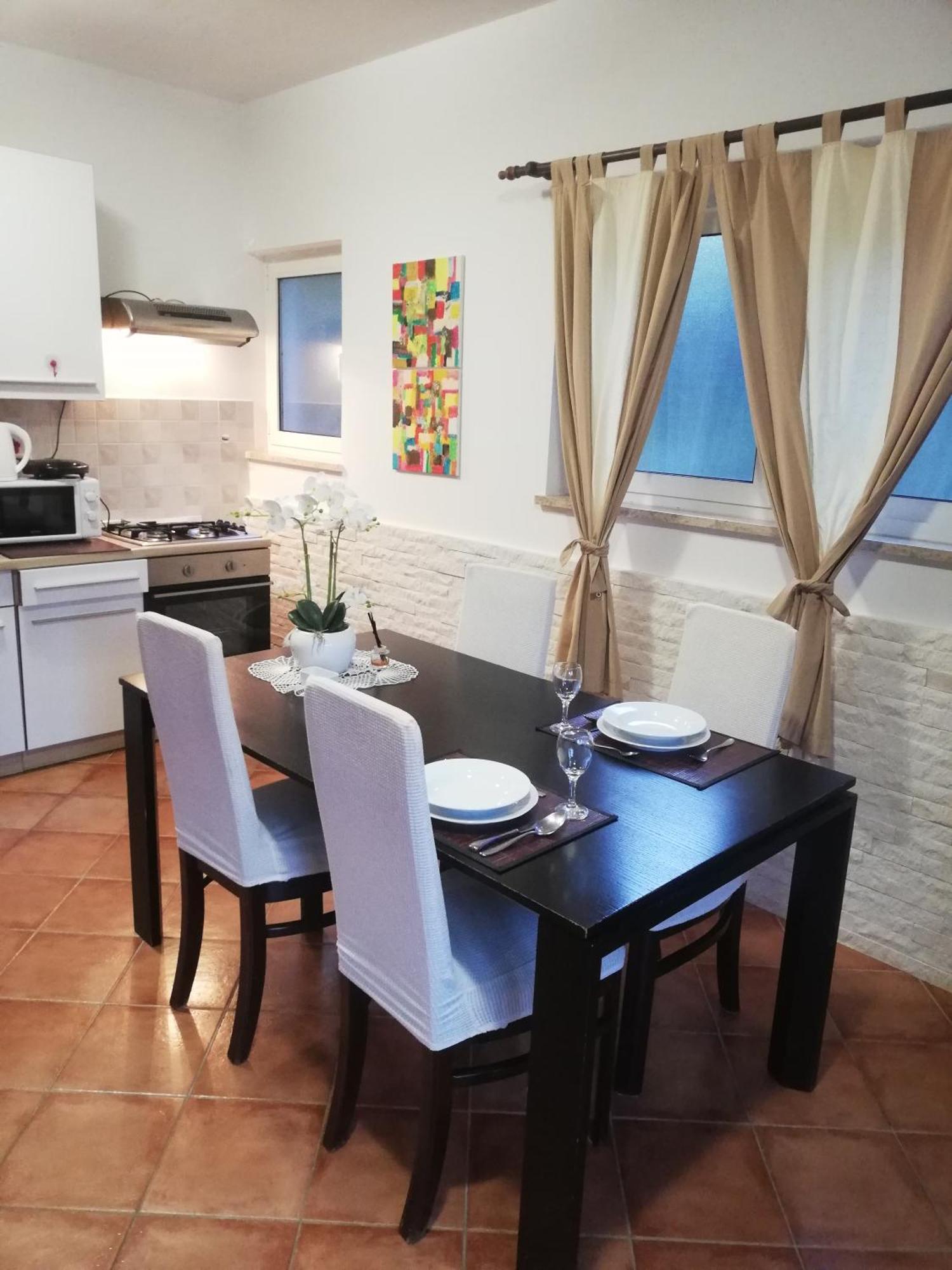 Apartments Poretti For 2,In Center Parking Free In The Yard,6 Min Beach Walk 로비니 외부 사진